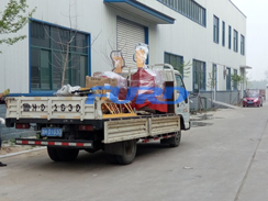 福瑞得機(jī)械手扶壓路機(jī)、框架整平機(jī)已成功裝車(chē)及時(shí)發(fā)貨